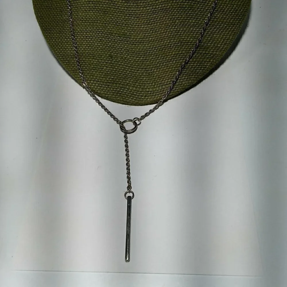 Women`s silver tone lariat circle bar necklace.